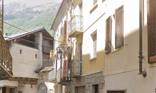 Chiomonte – Via Vittorio Emanuele VENDITA Palazzina